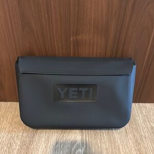 YETI Black Sidekick Dry 3L Gear Case